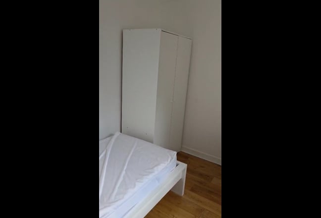 Single Room in Large House  Main Photo