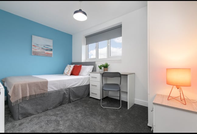☀️ Bright Double Room | Top Location | Bills Inc Main Photo