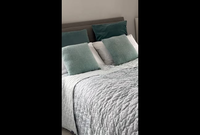 Spacious haven in Beautiful Victorian home Main Photo