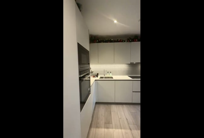 Double Room with Private Bathroom in luxury flat Main Photo