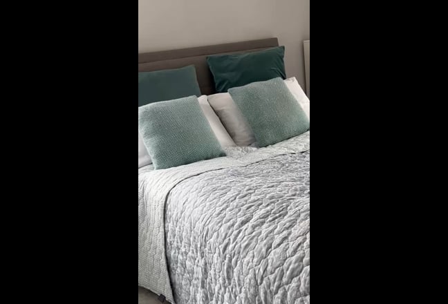 Spacious haven in Beautiful Victorian home Main Photo