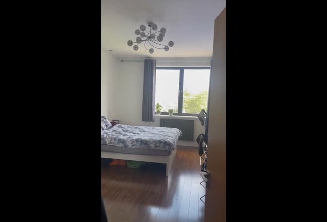 Large Modern Room, Private Bathroom and Park Views Main Photo