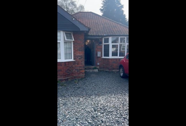 Great en suite room - tree lined ave Main Photo