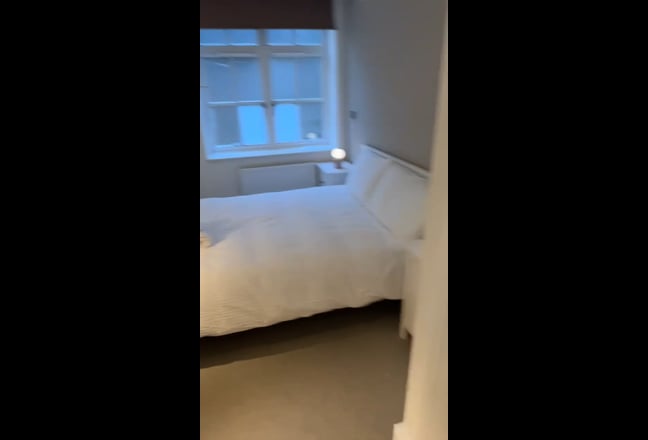 2-Bed Flat with Porter Gym & Sauna– Bloomsbury Main Photo