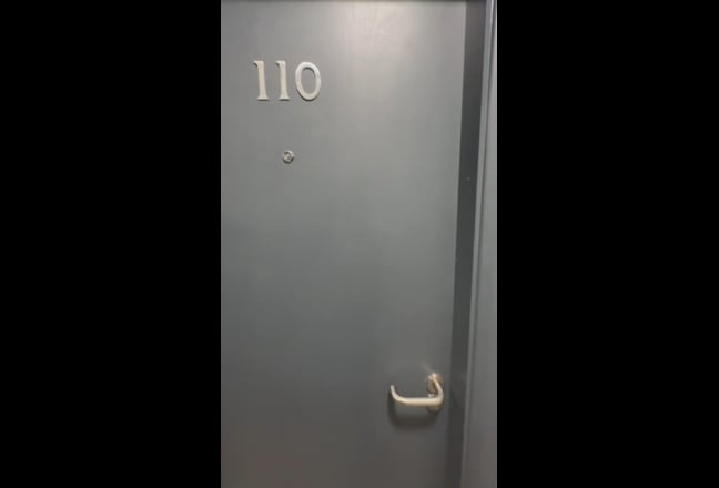 Modern Fully Furnished Studio – All Bills Included Main Photo