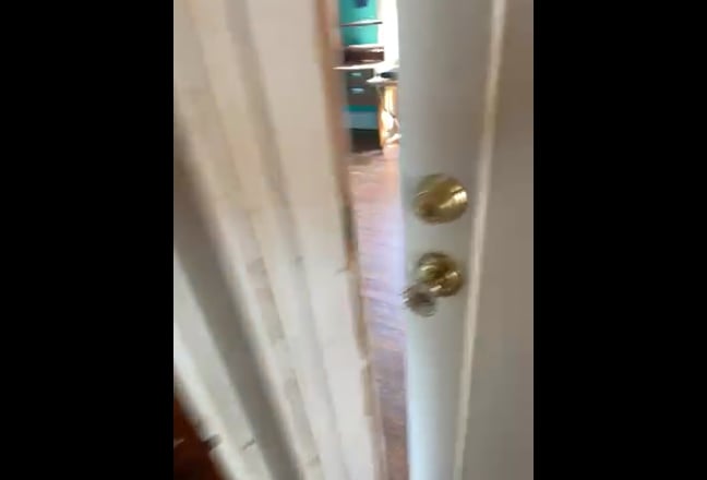 Partially furnished medium size room 4 rent Main Photo