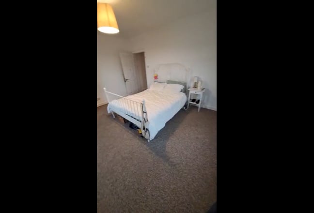 Room to rent in 3 bed flatshare (SW - Zone 3) Main Photo