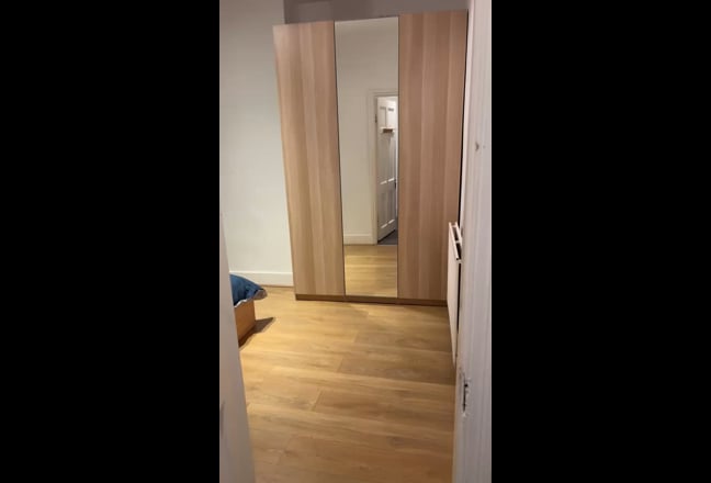 Spacious Double Room Available W12 Main Photo