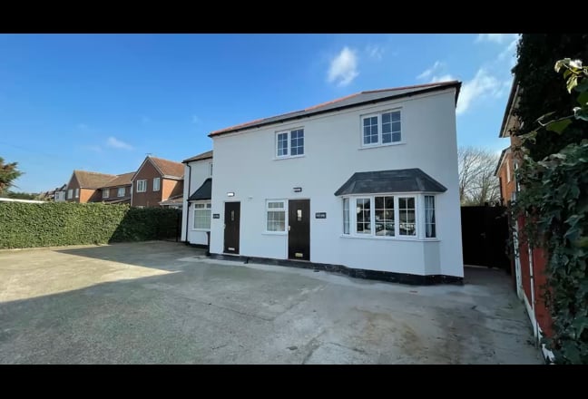 ***Stunning enuite rooms! Fantastic Location!*** Main Photo