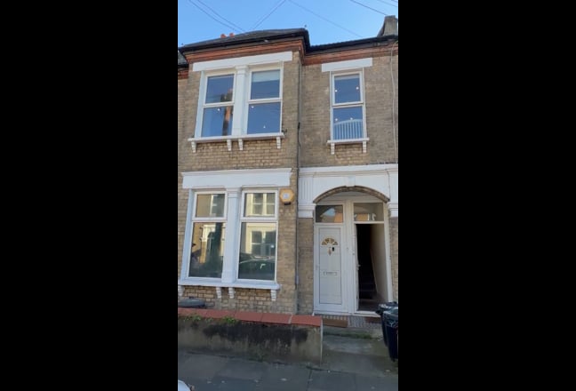 Room Tooting (Z2, Northern L) &pound;800 + ~110. Mid may Main Photo