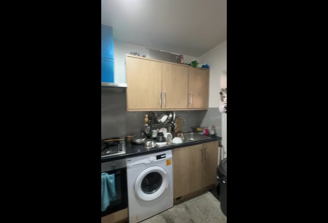 Double Room Near Hayes & Harlington Station Main Photo