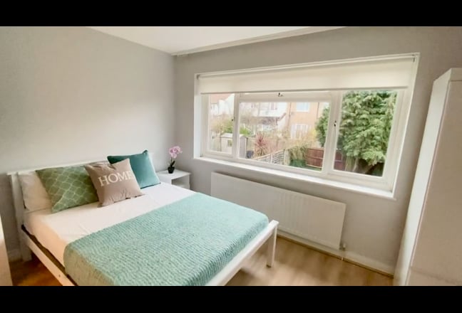 Lovely En-suite Room in Mitcham Main Photo