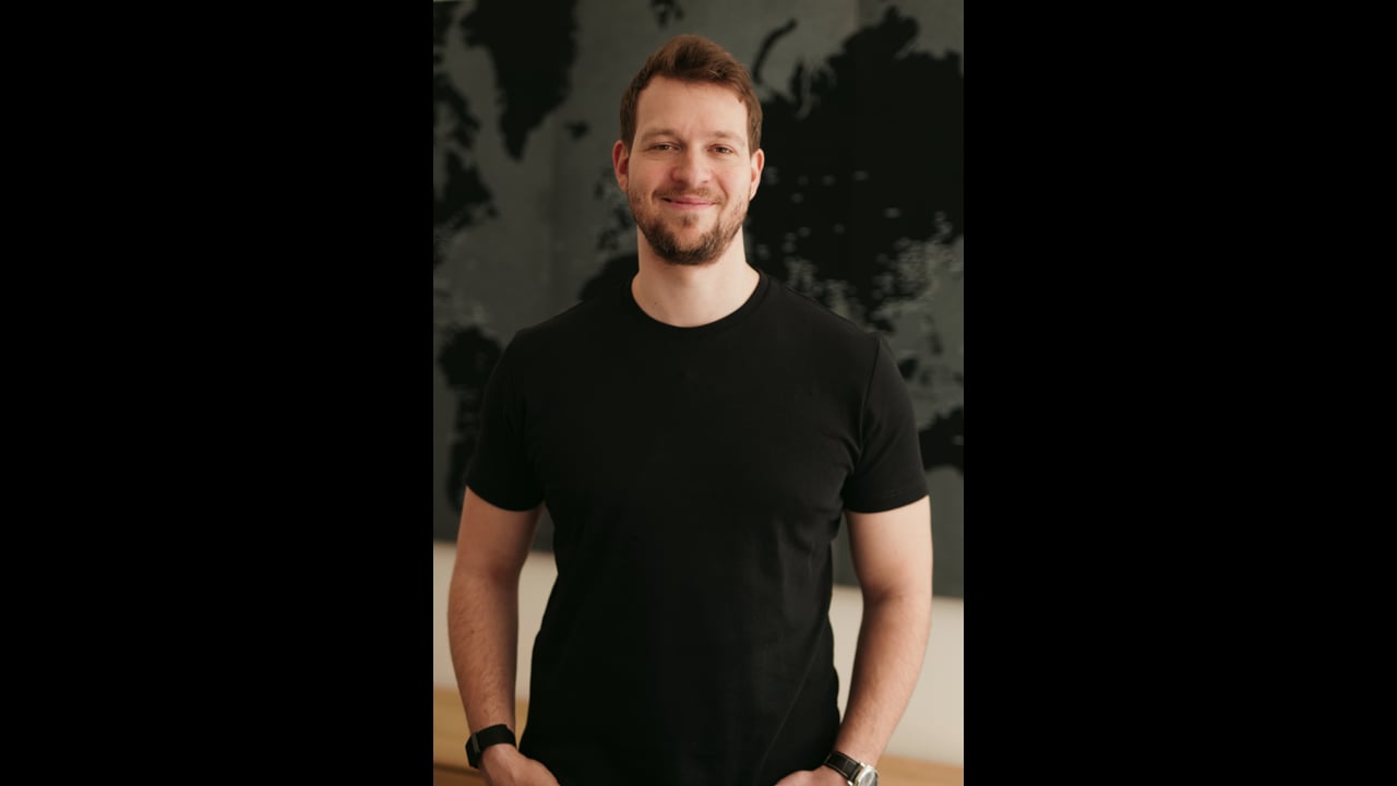 
        
          Tomáš Beniak
        

        
          –
        

        
          CEO
        
        