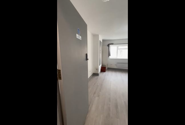 Studio Available now in Harrow Main Photo