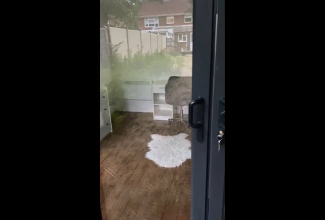 Garden Room in Lower Bourne Main Photo