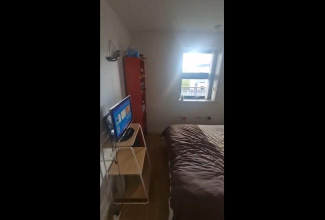 2 Rooms Near Bromley by Bow + Canal Main Photo