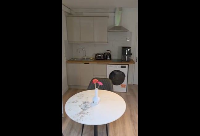 En-suit double room with garden and own kitchen  Main Photo