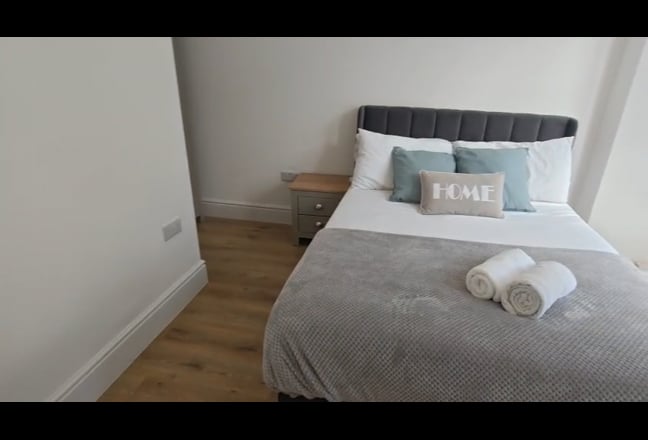 Beautiful newly refurbished Double Room| Bills Inc Main Photo