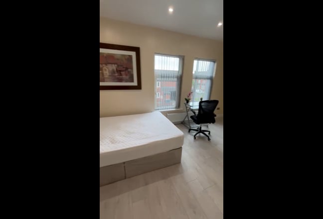 🏡 Luxury Rooms Available – Fully Refurbished  Main Photo