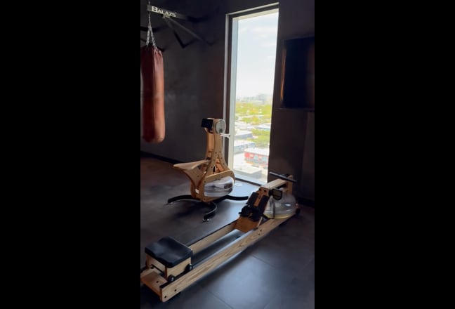 Beautiful room with private bathroom-NEWbuilding Main Photo