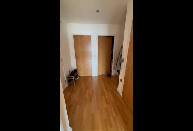 HUGE 2 Bed Flat only, DBL Room in Ealing Area Main Photo