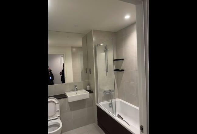 Modern Single Room – Wembley Park – Live-in Landlo Main Photo