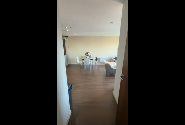 Double Room + Private Bathroom- 10 min from City Main Photo