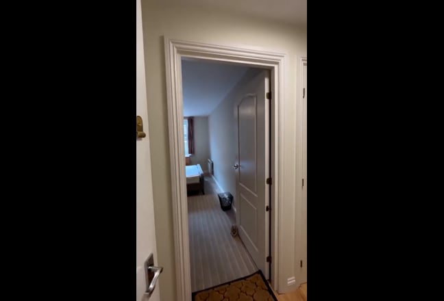 Close to LCC/Warm Home 2 Beds Balcony Full Kitchen Main Photo