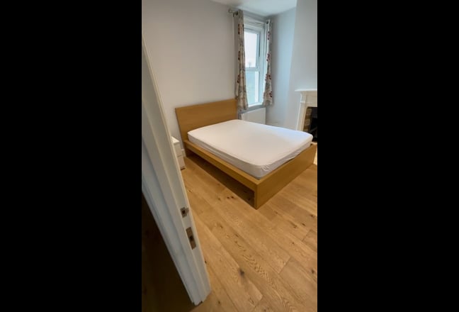 Spacious Room! Walk to Colliers Wood Tube! 🚉  Main Photo