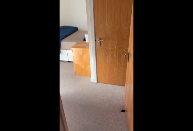 Bright furnished double room in prime Ilford Main Photo