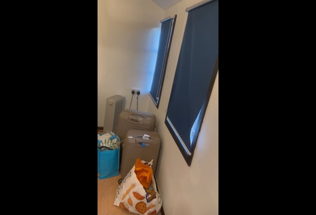 Lovely double outbuilding cottage- close to Town Main Photo