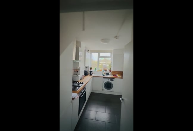 Double Bed Available, Near Kennington Station Main Photo