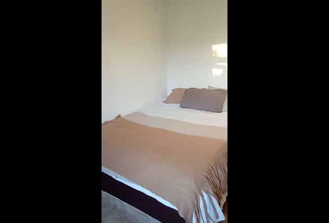 Large Double room close to town centre and BV Main Photo