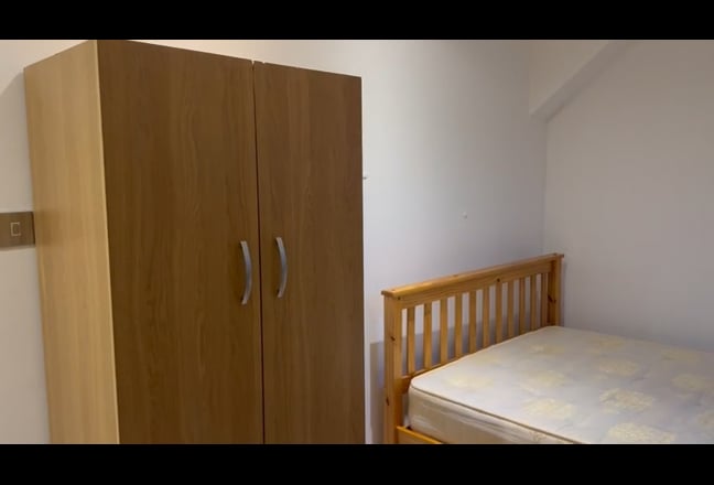 Attic Room <5min walk to Streatham Common Statio Main Photo