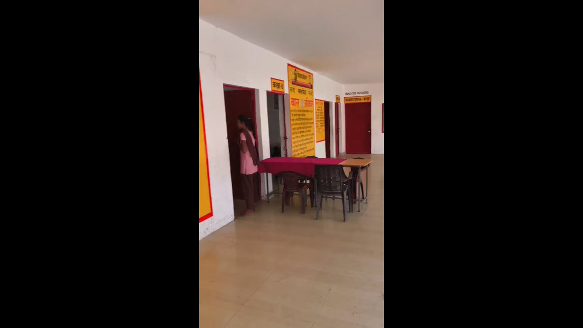 लापरवाह शिक्षकों से अंधकारमय हो रहा नौनिहालों का भविष्य, यूपीएस सरखना पूरब में दस बजे तक भी नहीं पहुंचे शिक्षक