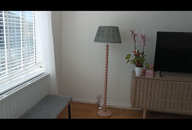 Double Room in 2 Bed House. Near tram and bus 🛑 Main Photo