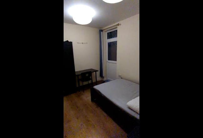 MD2 - Double Ensuite Bedroom Main Photo