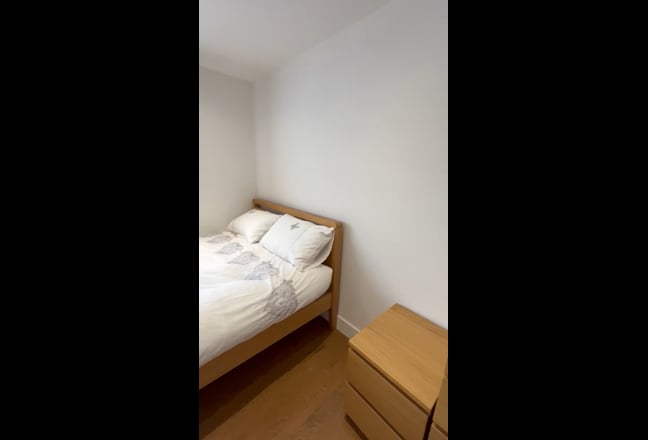 1 large room, (single occupation) in shared house Main Photo