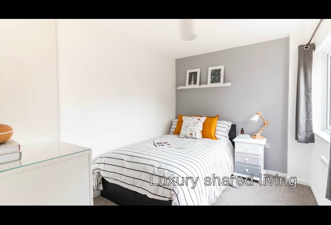 ⭐️Free now! Spotless,near SMH, Great housemates ⭐️ Main Photo