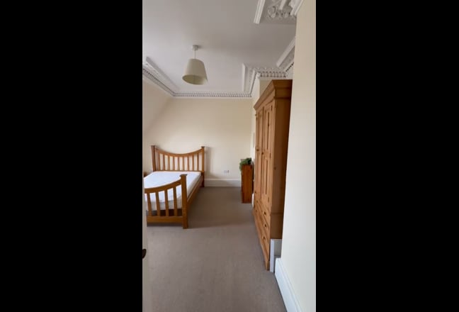 Double room in 2 person flat by the Meadows Main Photo