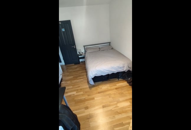 Light & Clean  Room in Quiet Street Deptford SE14 Main Photo