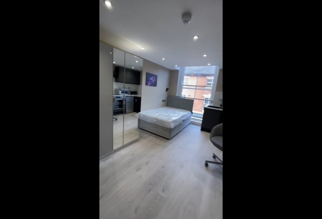 New Studio all bills Inc-In City Centre Main Photo