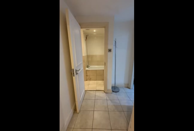 En-Suite Room in central (Couples Considered) Main Photo