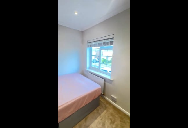 Double room for rent near Hersham station-&pound;700 Main Photo