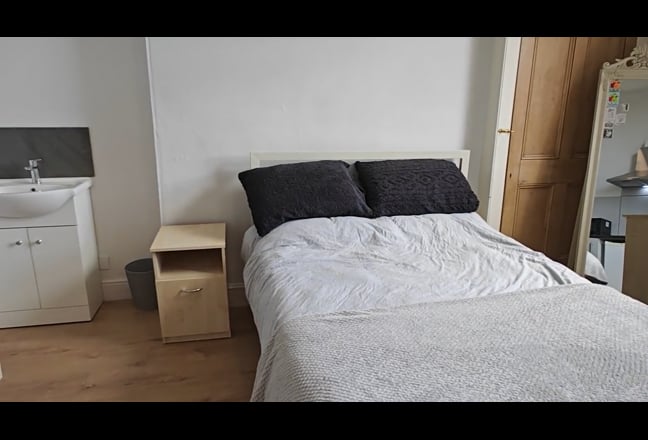 Great self contained Studio * BILLS INC * Main Photo