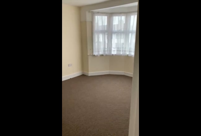 🏡 Spacious Double Room with en-suite Main Photo
