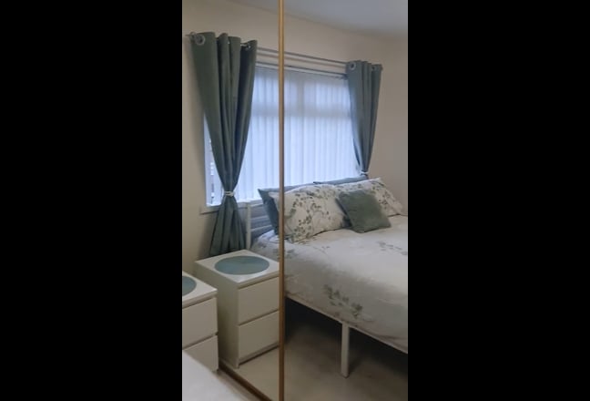 Fab, clean, newly decorated double room for rent. Main Photo