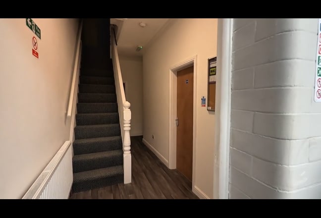 Modern Rooms | Bills Inc | Fast WiFi | FreeParking Main Photo