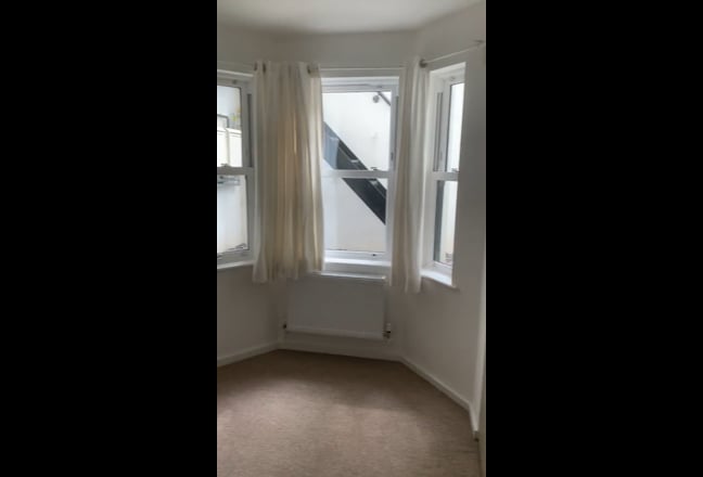 En-suite bedroom nr Chatsworth Rd- newly renovated Main Photo