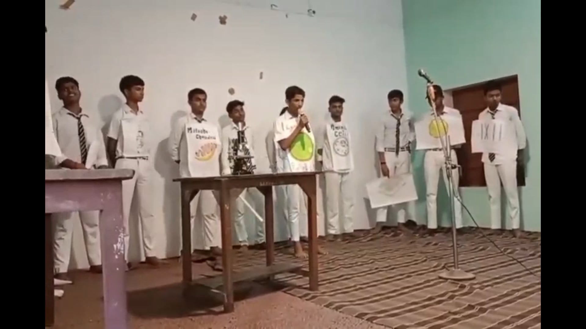 कोशिका की दुनिया में छात्रों ने खोजा जीवन का आधार